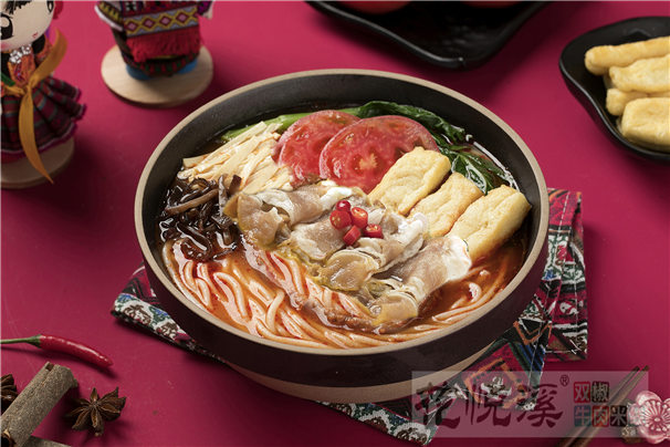 花悅溪：一碗辣爽勁道的雙椒牛肉米線是怎樣煉成的？