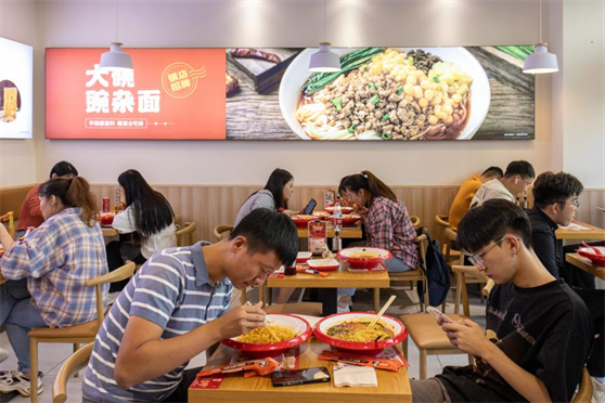 如何將川渝豌雜面獨特工藝與現代化經營結合？
